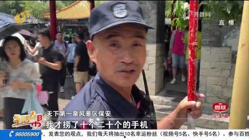 网红打卡保安帮忙拍照片,温馨瞬间记录美好时光