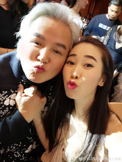 明星抱老婆,温馨拥抱，幸福定格