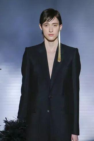 盘点男明星首饰图片,盘点男明星们的时尚首饰风采