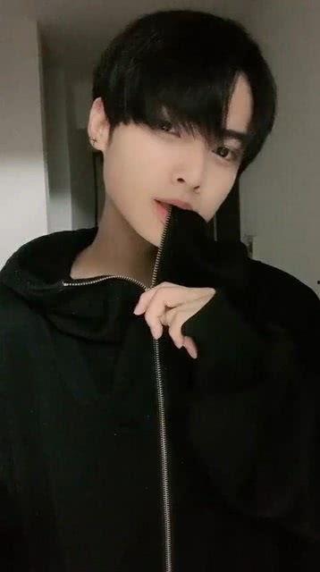 网红小哥哥手机壁纸,潮流视觉盛宴