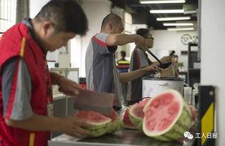 快递小哥有啥瓜吃,揭秘快递行业的甜蜜秘密