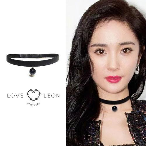 明星戴的颈带,明星们的时尚颈带演绎