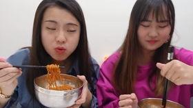 网红书店小姐姐哭了,背后的故事令人动容