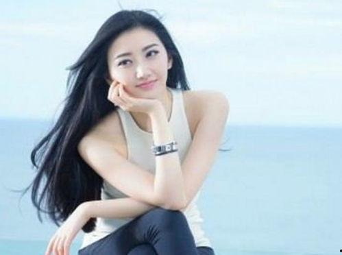 女明星张景甜,璀璨星途，美丽绽放